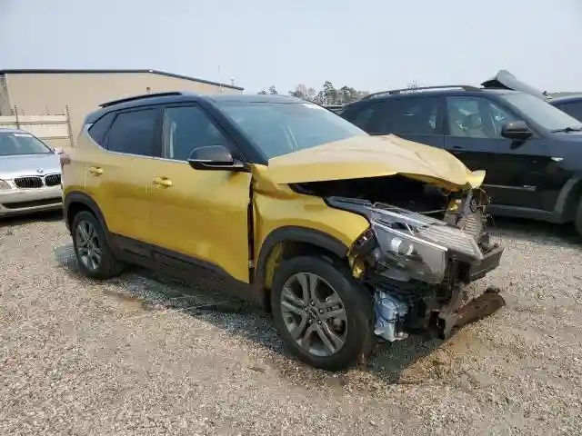 KNDEU2AA2N7328435 2022 KIA SELTOS-3