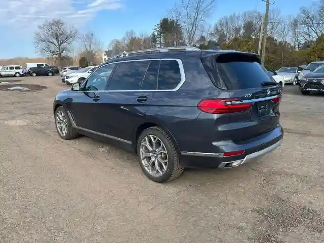 5UXCW2C02M9H36587 2021 BMW X7-1