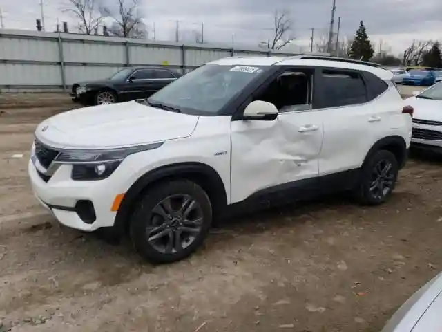 KNDEUCAAXM7170110 2021 KIA SELTOS-0