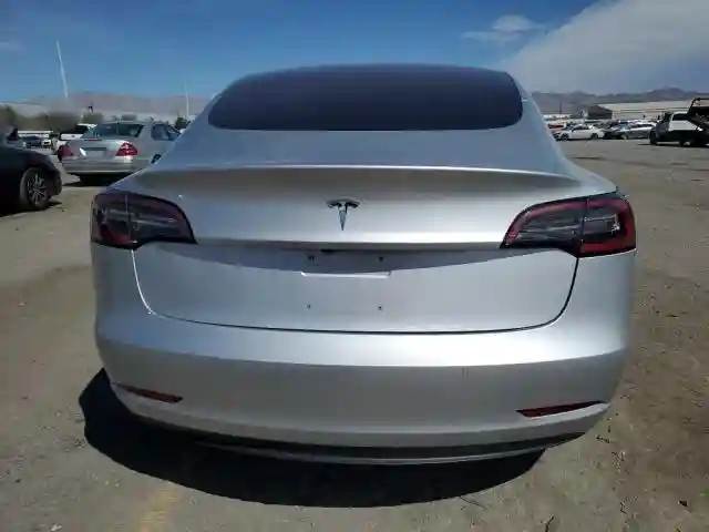 5YJ3E1EA2JF015351 2018 TESLA MODEL 3-5