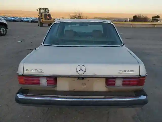 WDBAB23A0CB337385 1982 MERCEDES-BENZ 240-CLASS-5