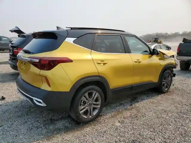 KNDEU2AA2N7328435 2022 KIA SELTOS-2