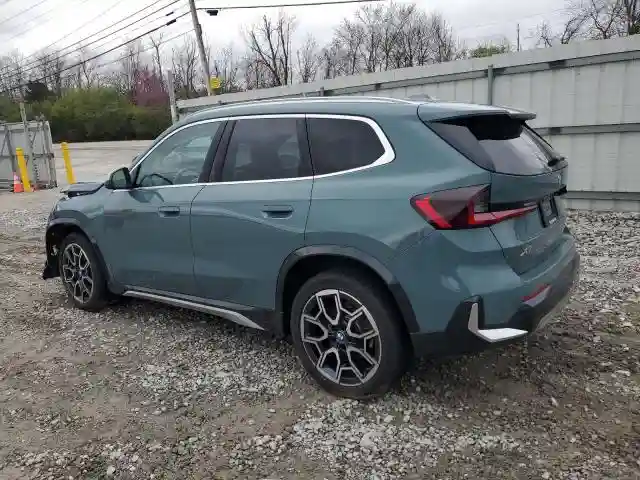 WBX73EF08P5Y22376 2023 BMW X1-1