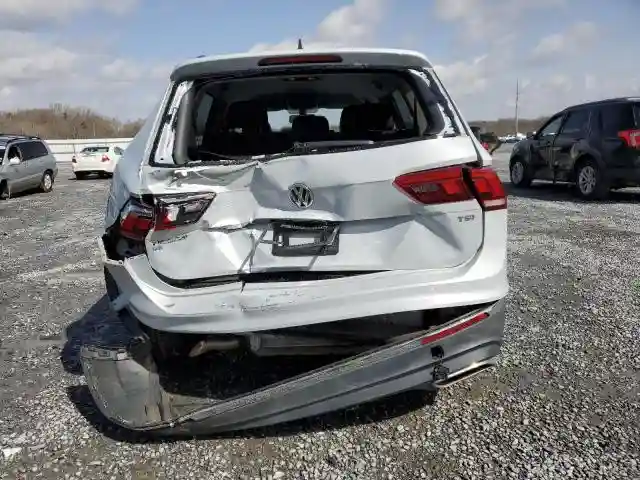 3VV3B7AXXJM024883 2018 VOLKSWAGEN TIGUAN-5