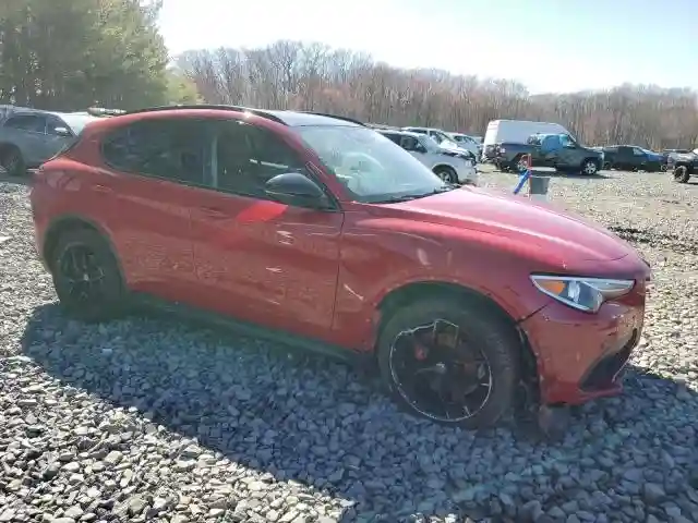 ZASFAKPN1J7B80657 2018 ALFA ROMEO STELVIO-3