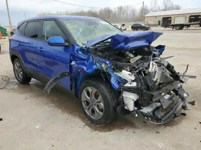 KNDEPCAA0R7647206 2024 KIA SELTOS-3