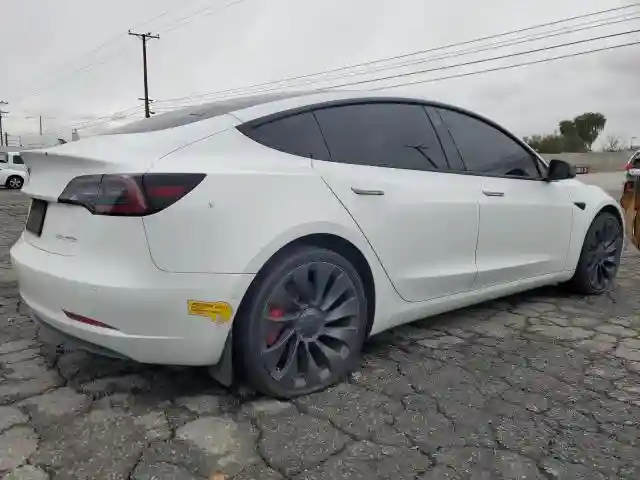 5YJ3E1EC3NF135795 2022 TESLA MODEL 3-2