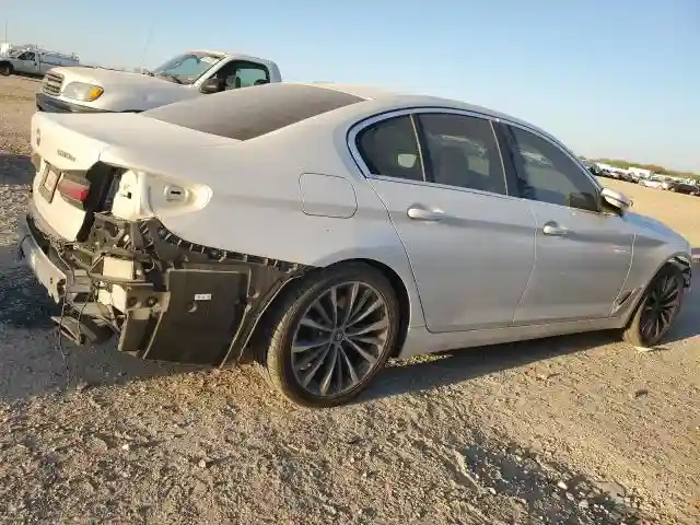 WBA33AG01NCK27460 2022 BMW 5 SERIES-2