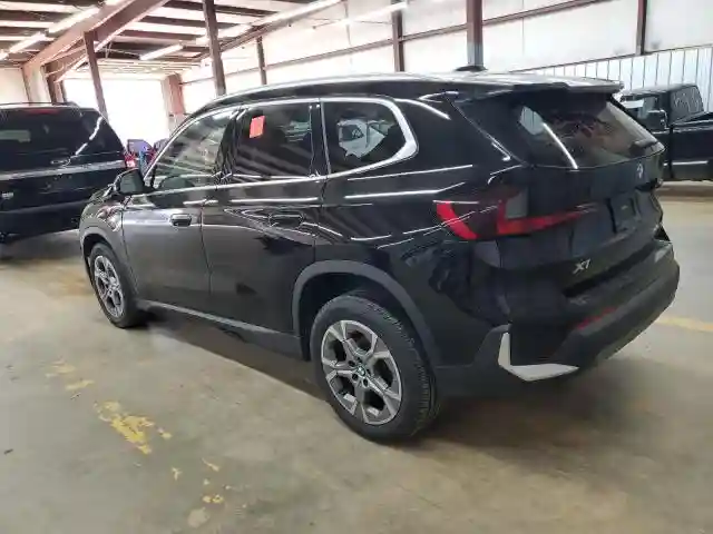 WBX73EF07P5W50437 2023 BMW X1-1