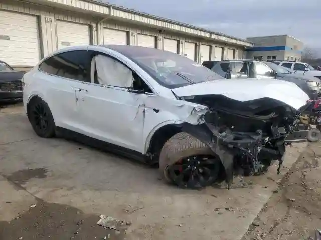 5YJXCBE46HF052811 2017 TESLA MODEL X-3