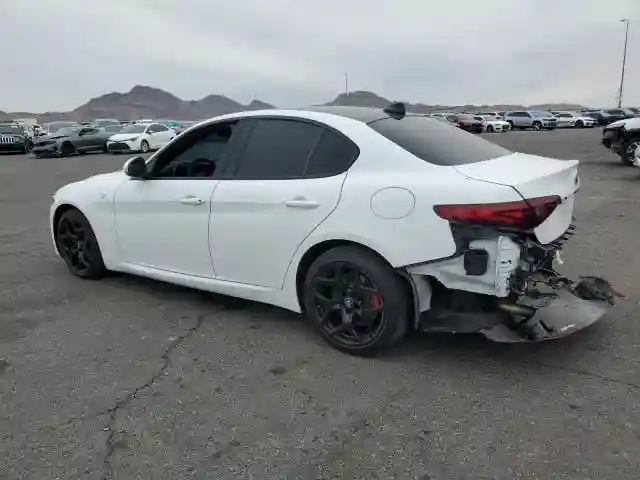 ZARFAMBN1N7663010 2022 ALFA ROMEO GIULIA SUP-1
