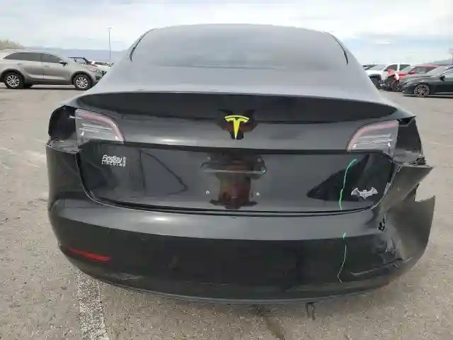 5YJ3E1EA8JF176092 2018 TESLA MODEL 3-5