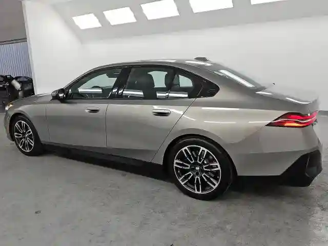 WBA43FJ0XRCS73661 2024 BMW 5 SERIES-1