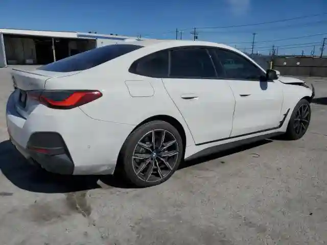 WBA63AV09NFM36850 2022 BMW 4 SERIES-2