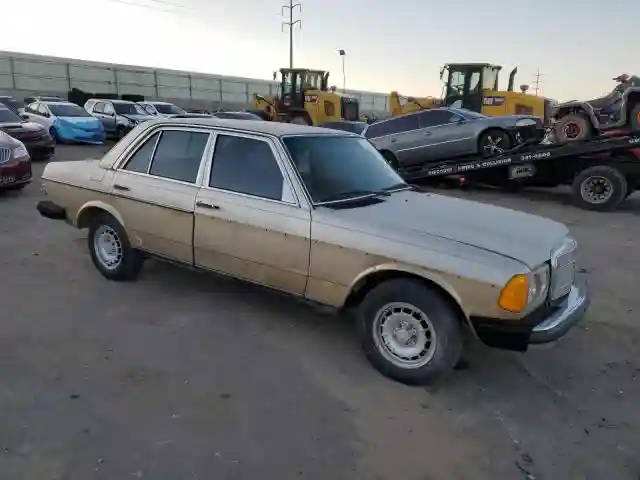 WDBAB23A0CB337385 1982 MERCEDES-BENZ 240-CLASS-3