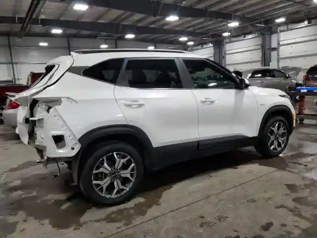 KNDERCAA2N7276621 2022 KIA SELTOS-2