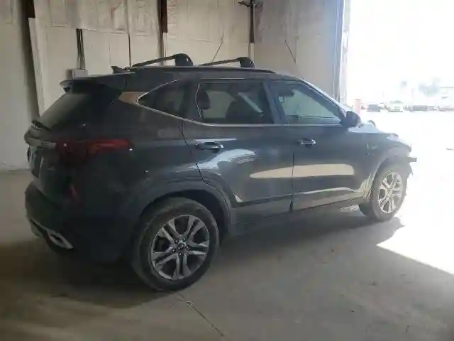 KNDEUCAA1M7083485 2021 KIA SELTOS-2
