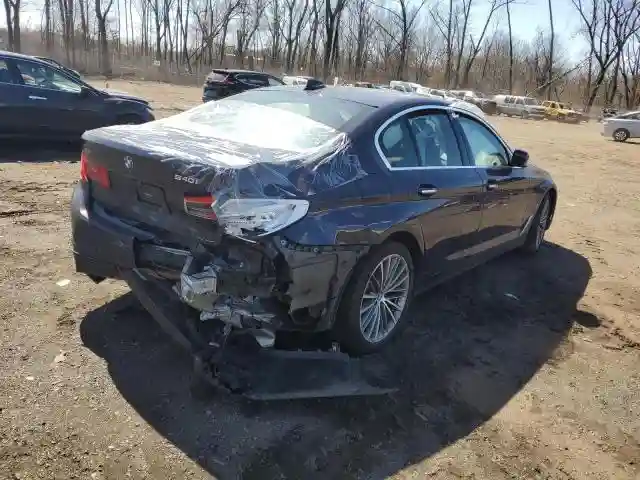 WBAJE7C58JWD52263 2018 BMW 5 SERIES-2
