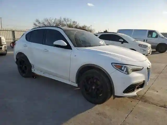 ZASPAKBN8N7D38381 2022 ALFA ROMEO STELVIO-3