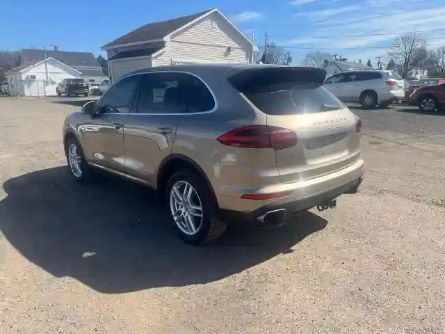 WP1AA2A26JKA00392 2018 PORSCHE CAYENNE-1