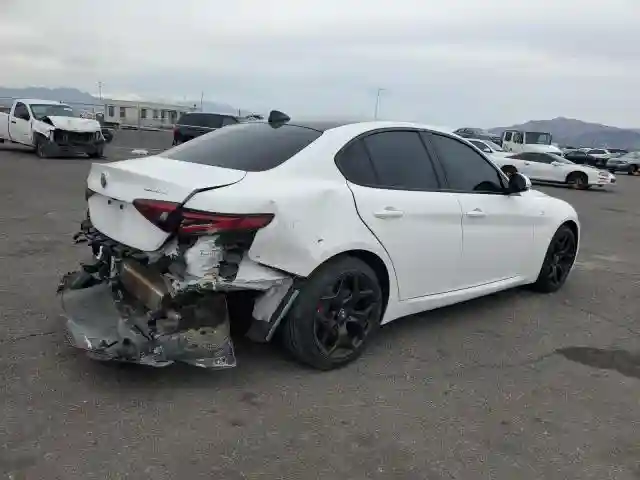 ZARFAMBN1N7663010 2022 ALFA ROMEO GIULIA SUP-2