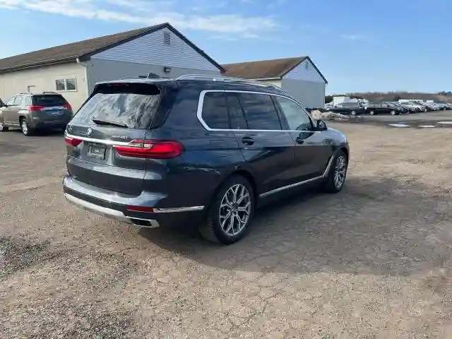 5UXCW2C02M9H36587 2021 BMW X7-2