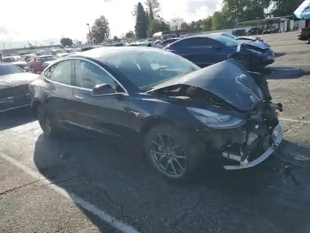 5YJ3E1EA0JF098973 2018 TESLA MODEL 3-3