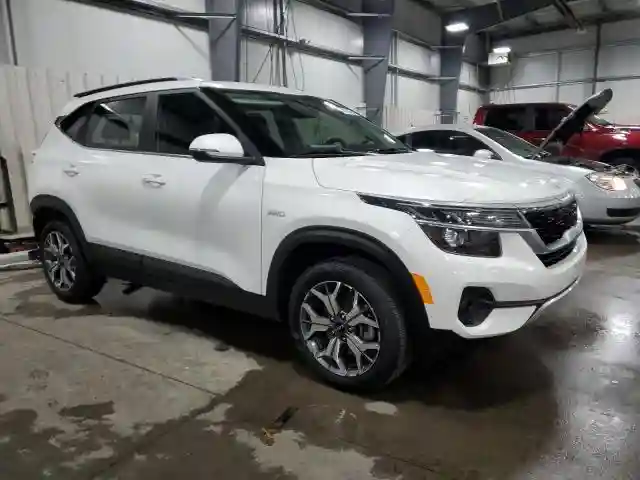 KNDERCAA2N7276621 2022 KIA SELTOS-3