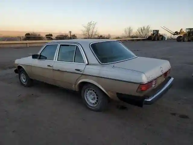 WDBAB23A0CB337385 1982 MERCEDES-BENZ 240-CLASS-1