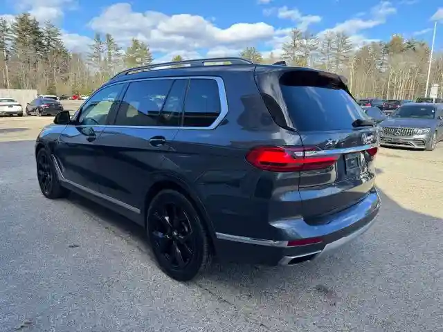 5UXCW2C55KLB44273 2019 BMW X7-2
