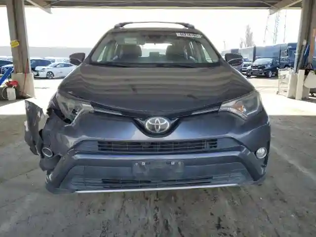 JTMRFREV5JJ739620 2018 TOYOTA RAV4-4