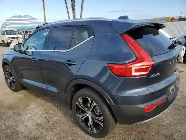 YV4162UL0N2787155 2022 VOLVO XC40-1