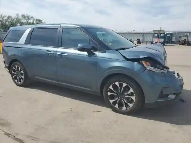 KNDNC5H36R6441375 2024 KIA CARNIVAL E-3