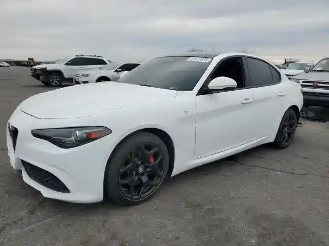 ZARFAMBN1N7663010 2022 ALFA ROMEO GIULIA SUP-0