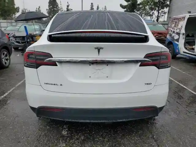 5YJXCDE22JF113510 2018 TESLA MODEL X-5