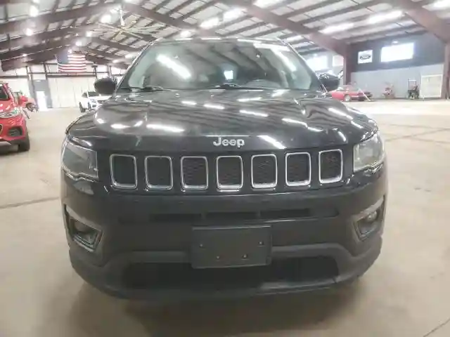 3C4NJDBB0KT593907 2019 JEEP COMPASS-4