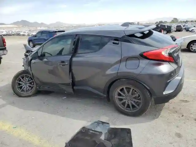 NMTKHMBX2KR096795 2019 TOYOTA C-HR-1