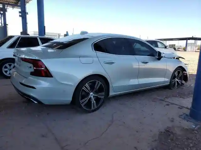 7JRBR0FL5KG013306 2019 VOLVO S60-2
