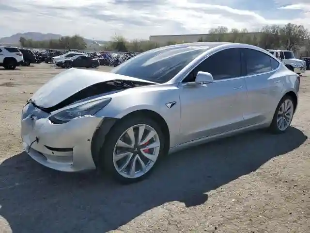 5YJ3E1EA2JF015351 2018 TESLA MODEL 3-0