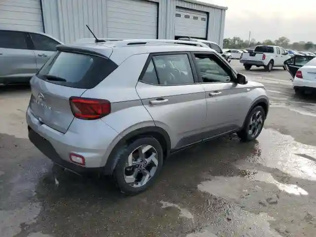 KMHRC8A3XRU306761 2024 HYUNDAI VENUE-2
