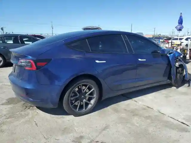 5YJ3E1EA3PF552397 2023 TESLA MODEL 3-2