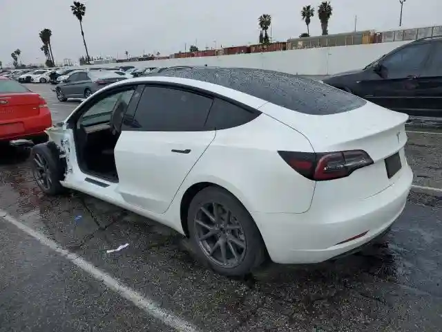 5YJ3E1EB4NF212763 2022 TESLA MODEL 3-1