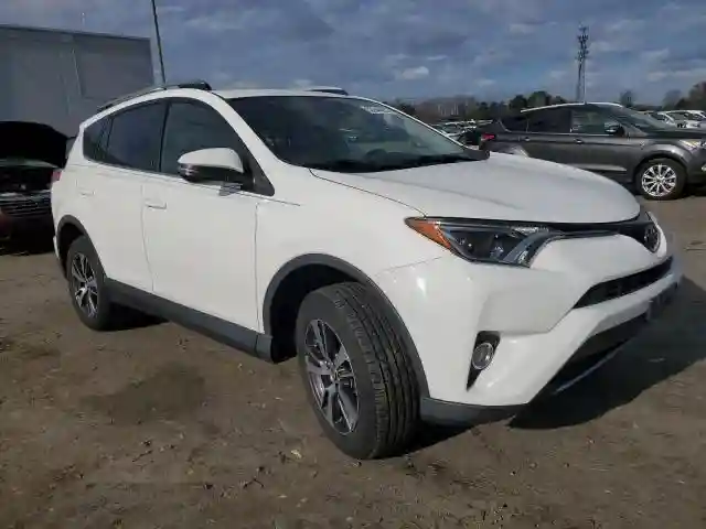 JTMRFREV6JD223796 2018 TOYOTA RAV4-3