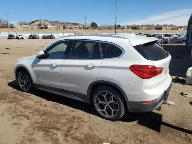 WBXHT3C35J5K29010 2018 BMW X1-1