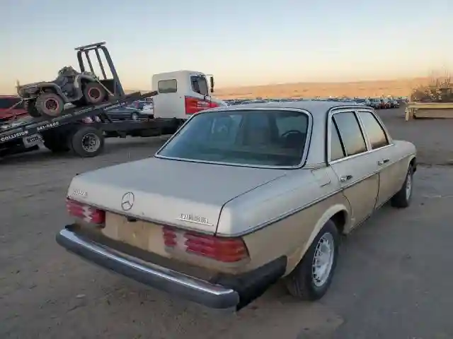 WDBAB23A0CB337385 1982 MERCEDES-BENZ 240-CLASS-2
