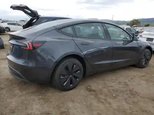 5YJ3E1EA2SF962214 2025 TESLA MODEL 3-2
