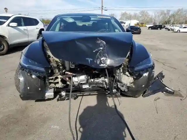 5YJ3E1EA9SF924138 2025 TESLA MODEL 3-4