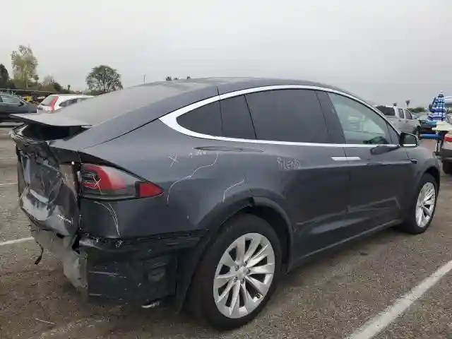 5YJXCBE25LF305575 2020 TESLA MODEL X-2