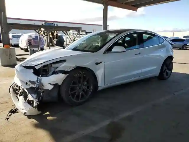 5YJ3E1EB2JF067118 2018 TESLA MODEL 3-0