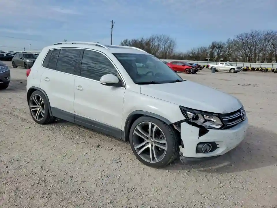WVGVV7AX5HK019991 2017 VOLKSWAGEN TIGUAN-3